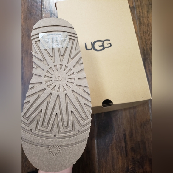 UGG Tazz Platform - Picture 4 of 5